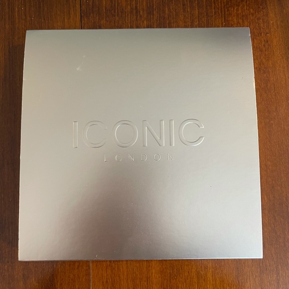 Iconic london day to slay eyeshadow palette - Picture 2 of 3